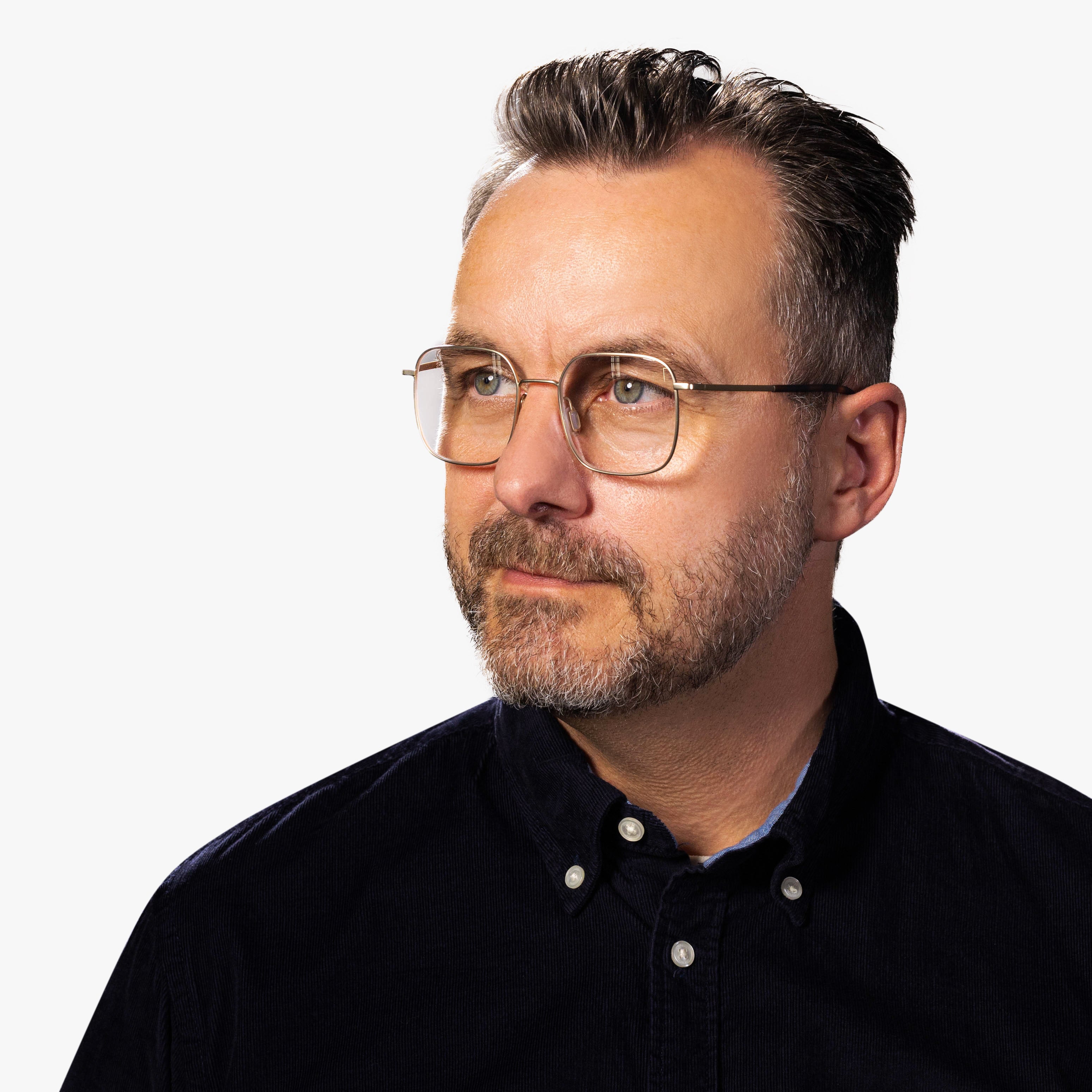 Luxreaders stylish Men's Båstad Gold Reading glasses. Made from Titanium in a Round shape.