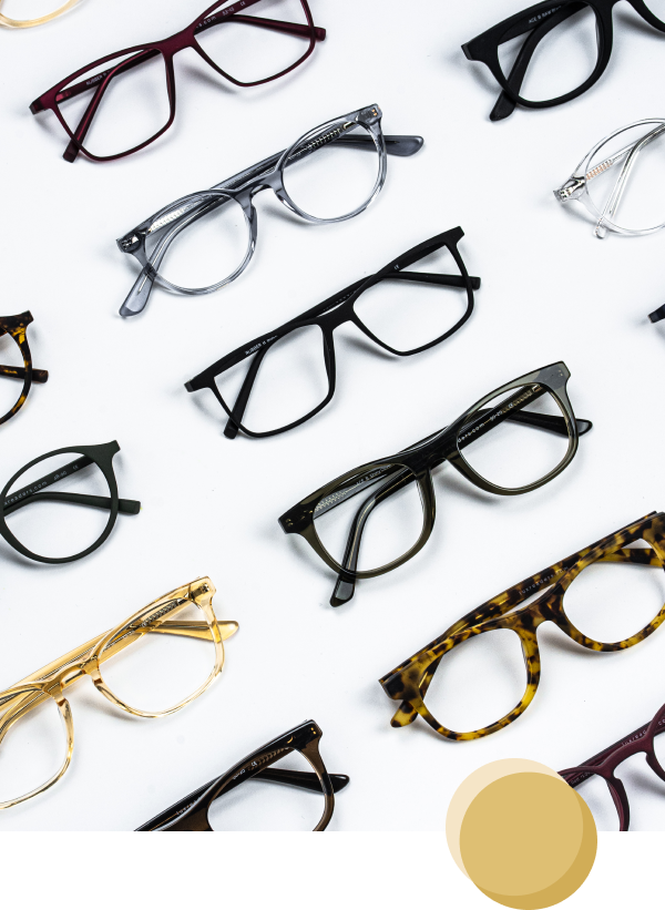 Een foto met allerlei verschillende leesbrillen en stijlen