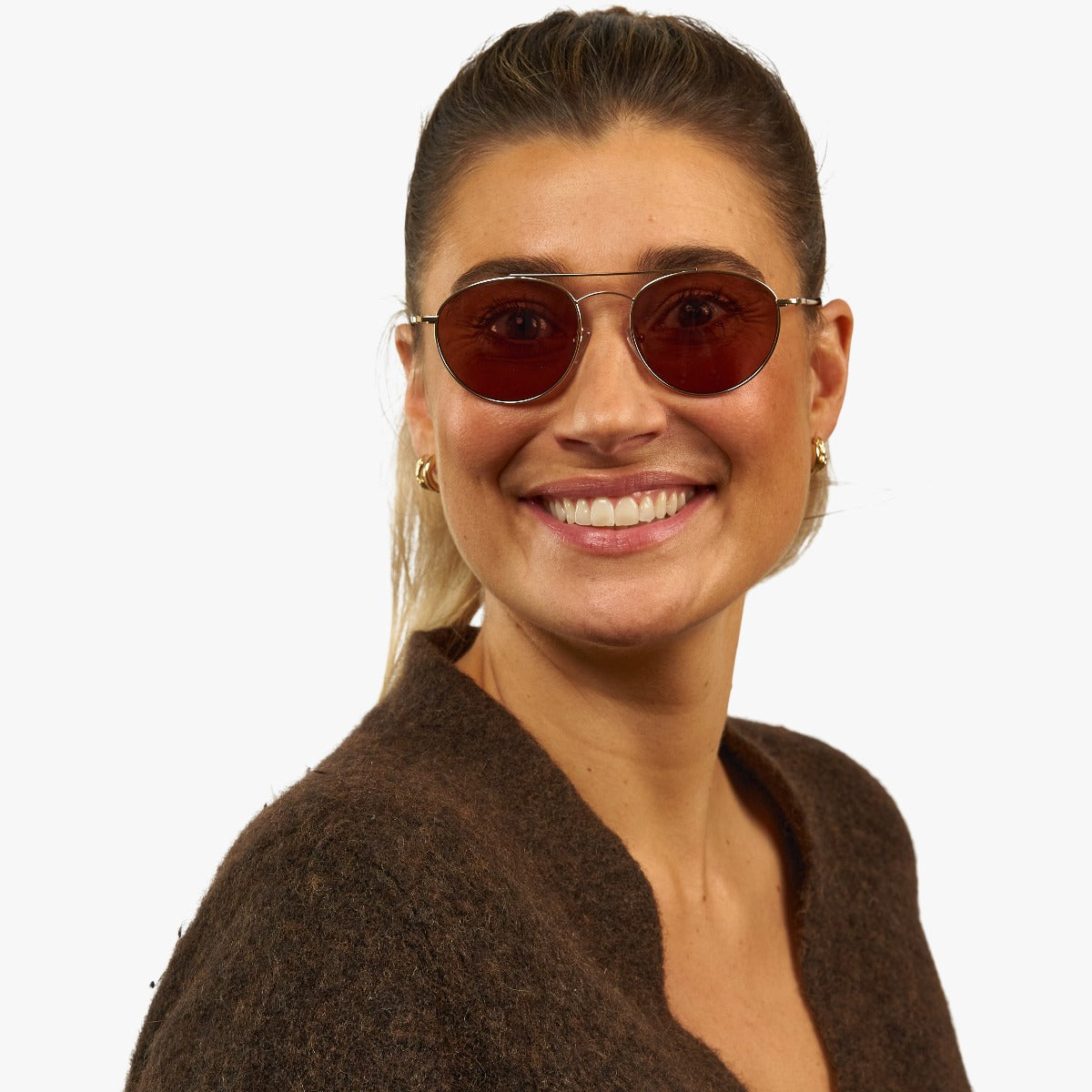 Luxreaders stylish Women's Göteborg Gold Sunglasses. Made from Stainless steel in a Round shape.