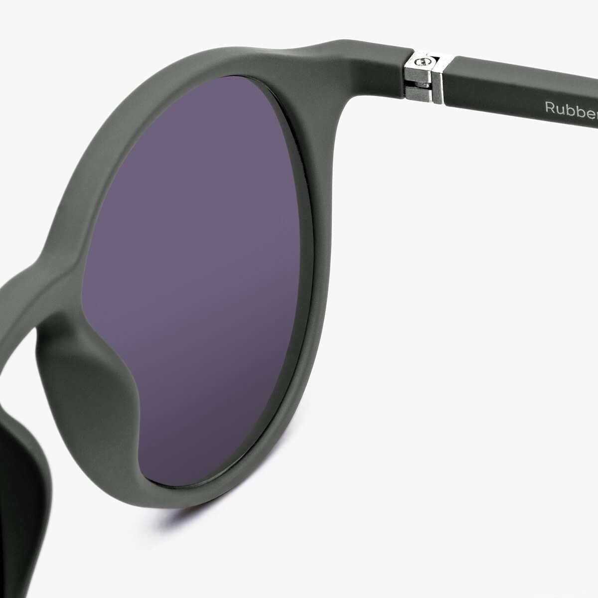 Luxreaders stylish Læsø Dark Army Sunglasses. Made from Rubber in a Round shape.