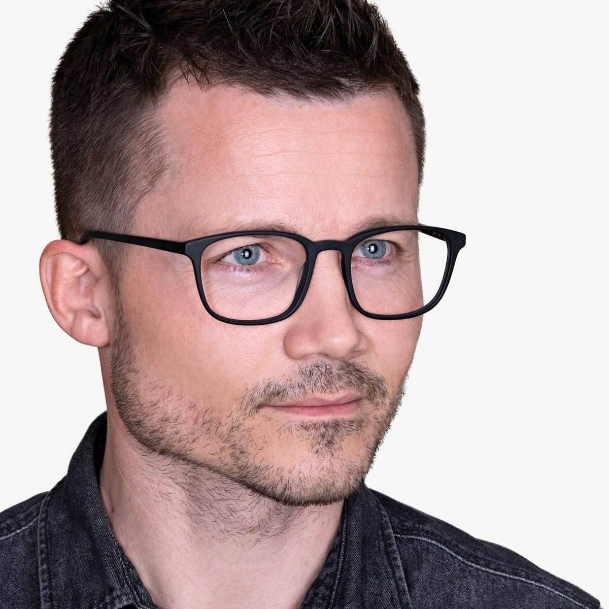 Luxreaders stylish Men's Ebeltoft Black Blue light glasses. Made from Acetate in a Square shape.