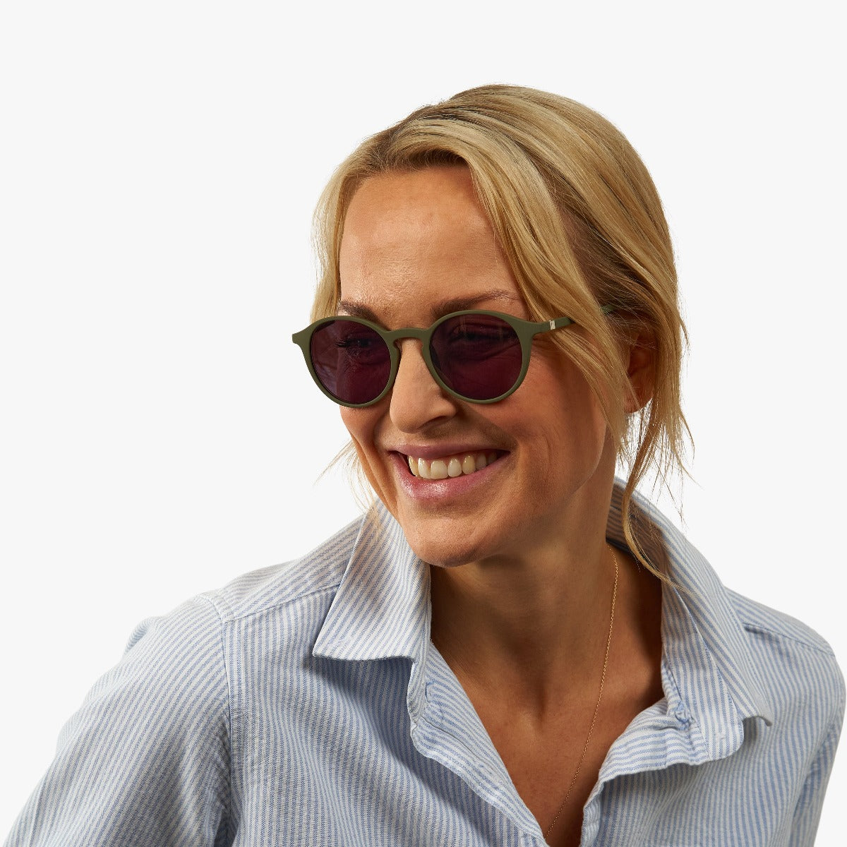 Person wearing Læsø Dark Army sunglasses