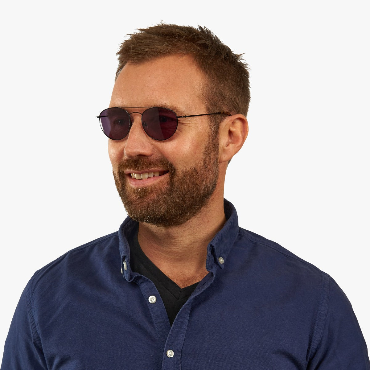 Person wearing Men's Göteborg Black sunglasses with a round frame