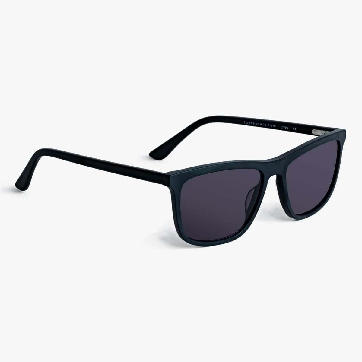 Oslo Black sunglasses with dark lenses and black frames