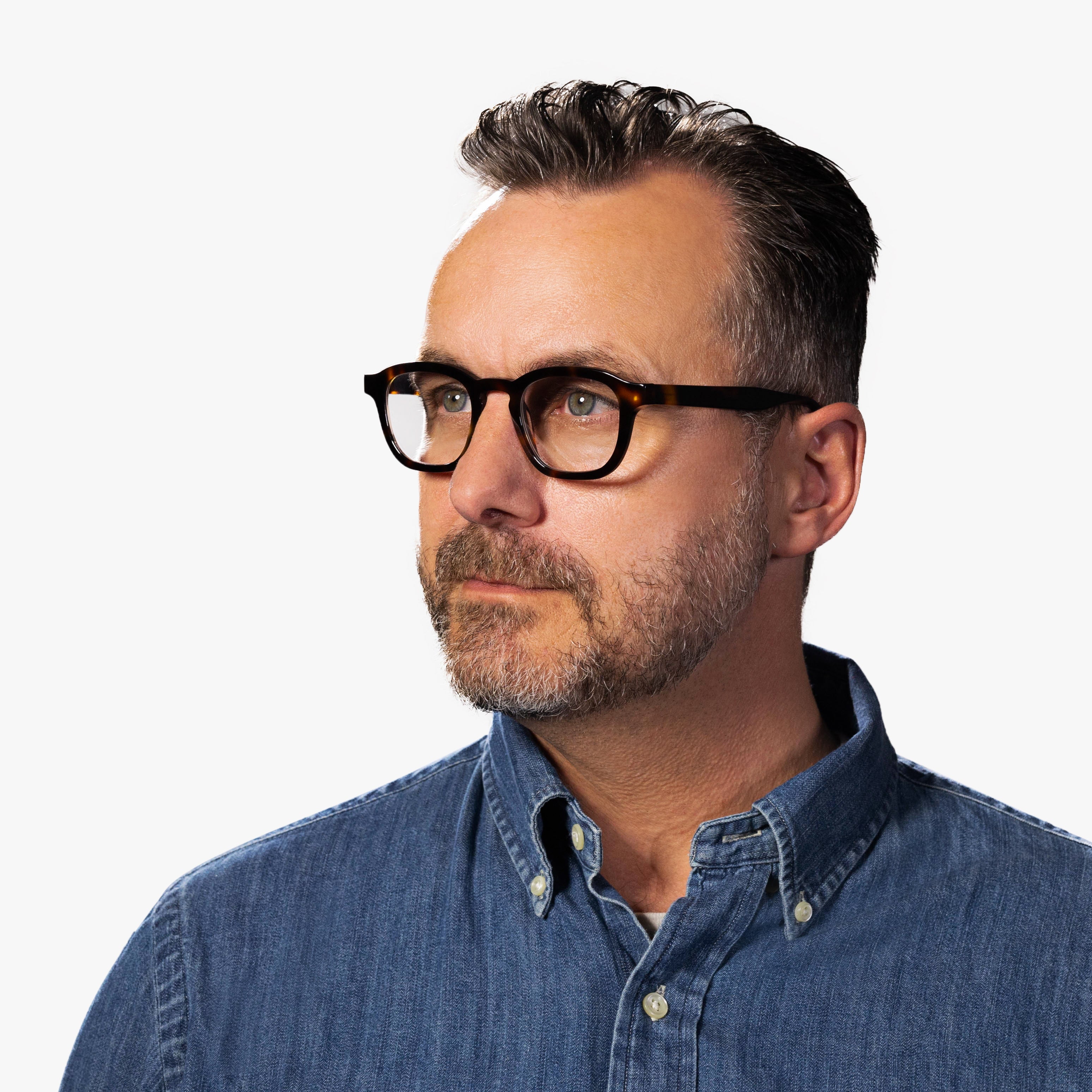 Person wearing Reykjavik Light Turtle glasses