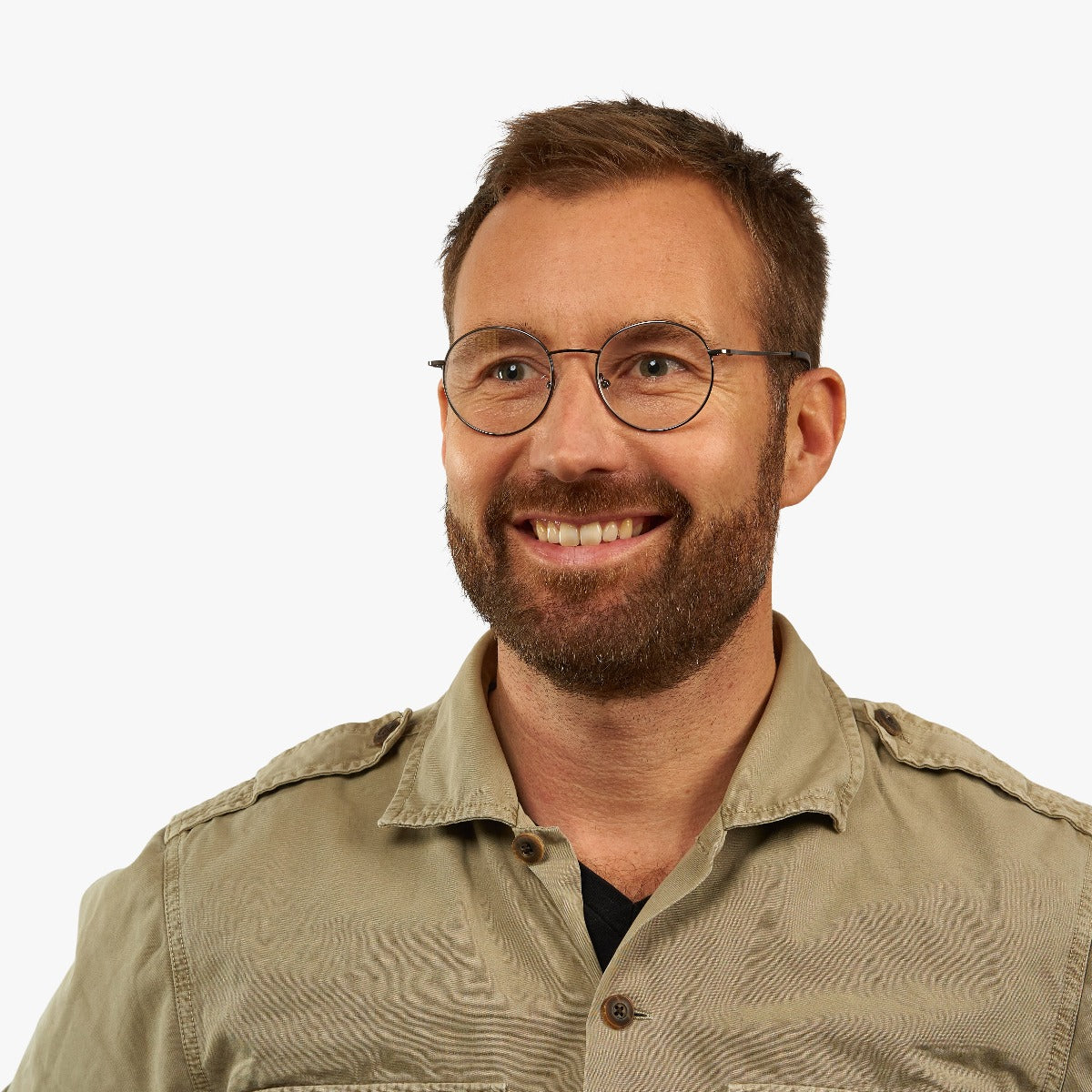 Person wearing Tromsø Gun round glasses