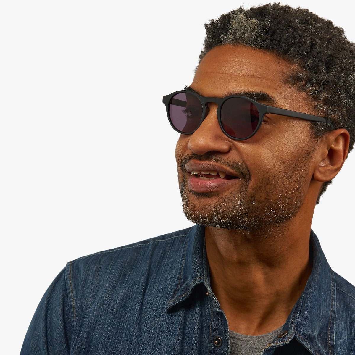 Person wearing Trondheim Black sunglasses