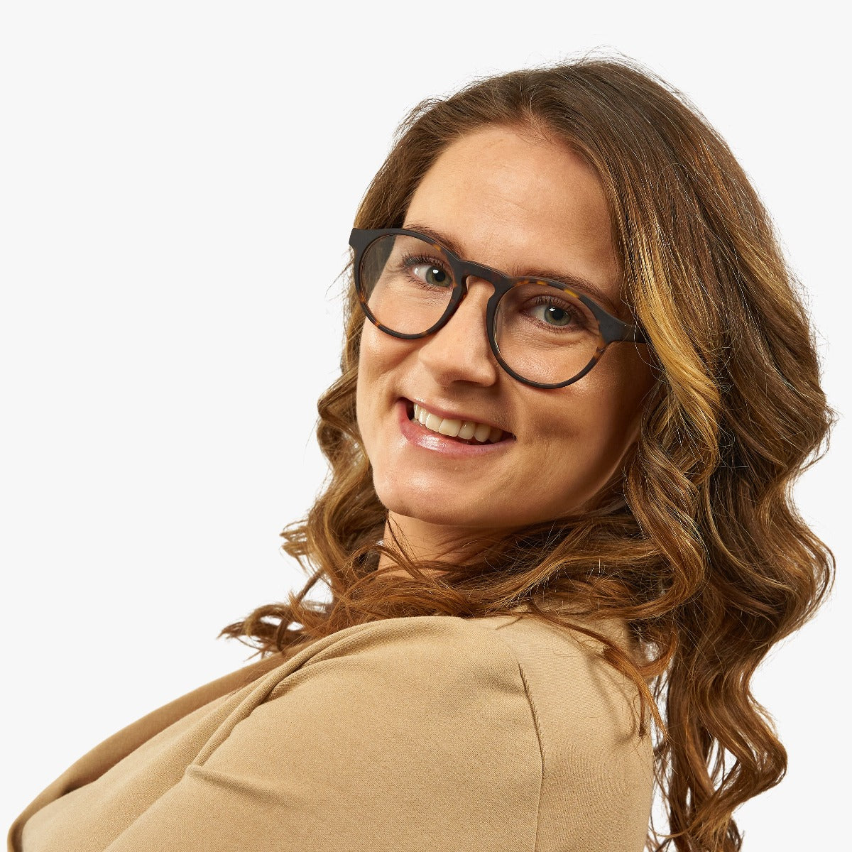 Person wearing Trondheim Dark Turtle glasses